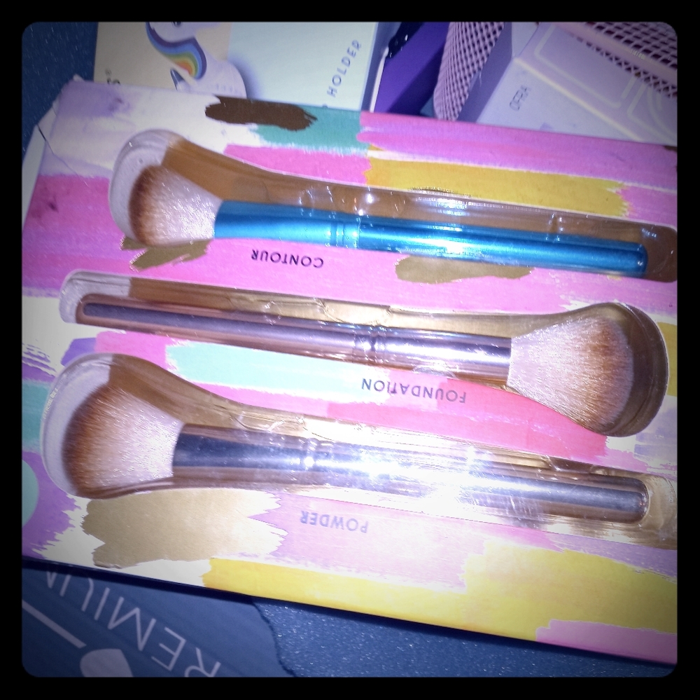 Nicole miller 3 pc complexion brush set